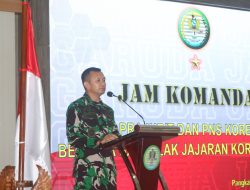 Prajurit Dan PNS Korem 045/Gaya Menerima Jam Komandan