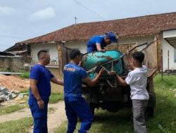 Bentuk Kedekatan Dengan Masyarakat Sat Polairud Polres Bangka Barat Menggelar Gotong Royong Bangun Rumah Masyarakat 