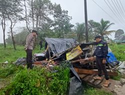 Avanza Putih Tabrak Warung Gorengan di Desa Terentang, Begini Kronologisnya 