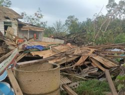 Angin Puting Beliung Terjang Kota Mentok